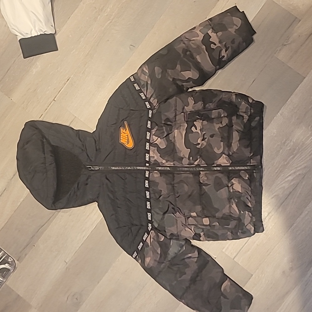 Nike Camouflage Puffer Jacket Coat Boys Size XS or 4 - Picture 3 of 10